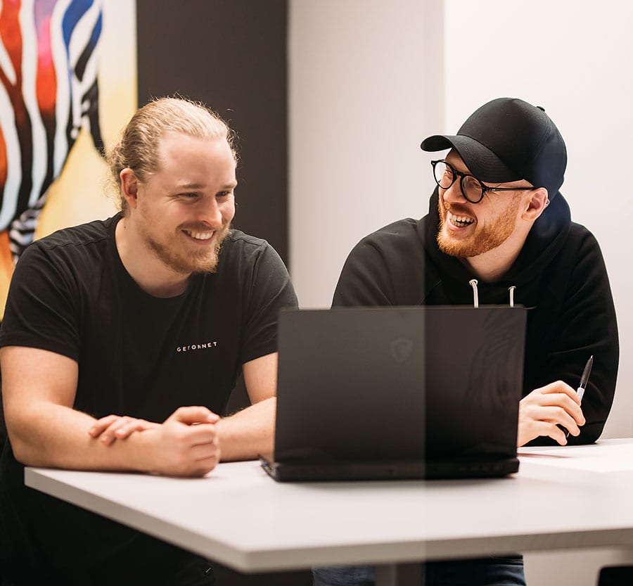 Tor og Gjermund smiler